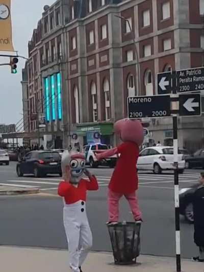 Pasado de Peppa, haciendo de las suyas de nuevo