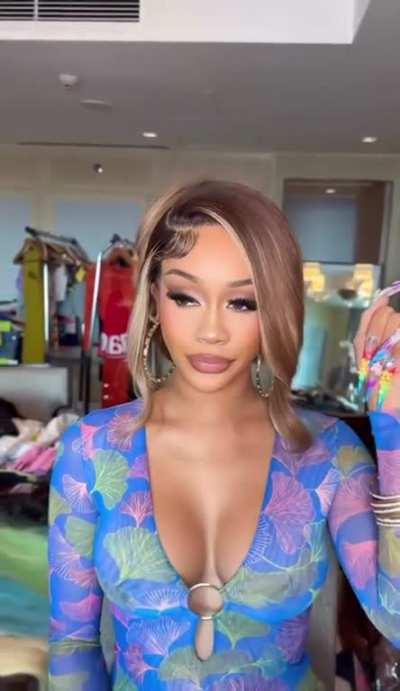 I would nut all over her face and titties💦