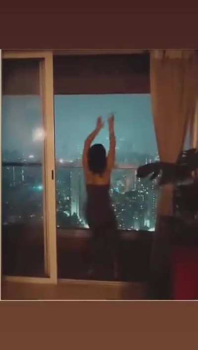 Saloni Bhabhi showing her moves 🥵😍