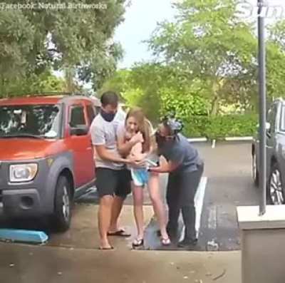 Just randomly giving birth on a street. not a big deal