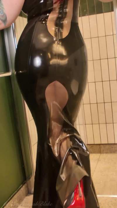Latex ballgown paired with Louboutin heels. I’m worth obsessing over!