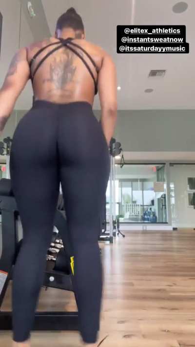 Mizz Twerksum (@liv<wbr>emizz<wbr>twerk<wbr>sum)