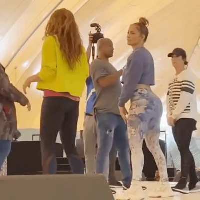 I would love to see Shakira And Jennifer Lopez go to town on each other. These two sexy latina MILFs would look so hot together.