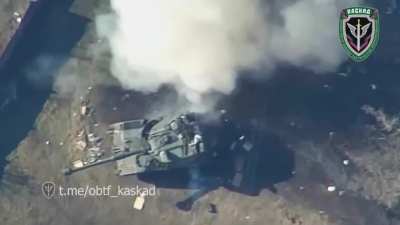 ru pov: Russian Lancet kamikaze drone hitting Ukrainian 155mm M109 self propelled howitzer of US origin - Bogojavlenka