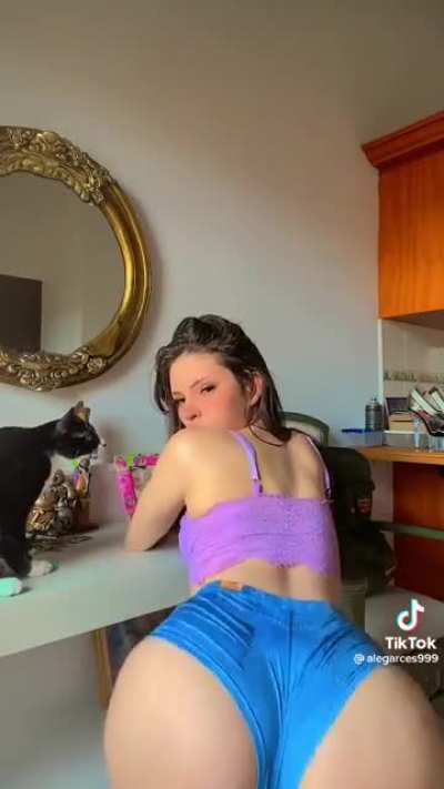 LATAM women are built different 🥵