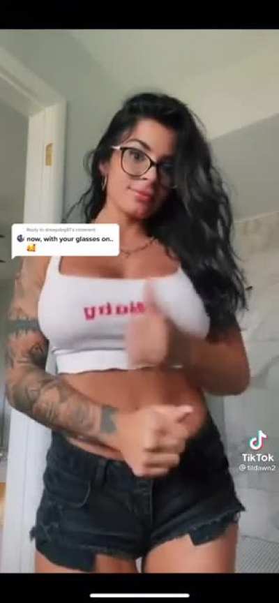 It's the cute face and bouncy tits that do it for me.