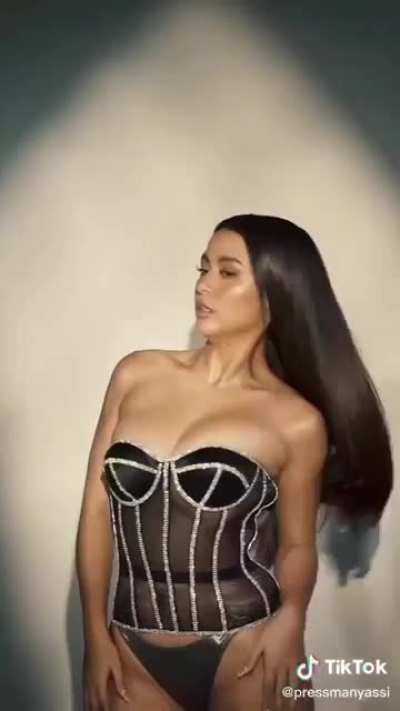 Yassi Pressman