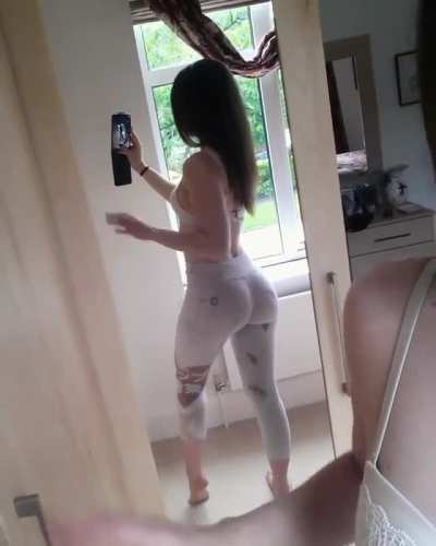 Bubble Butt In Yoga Pants