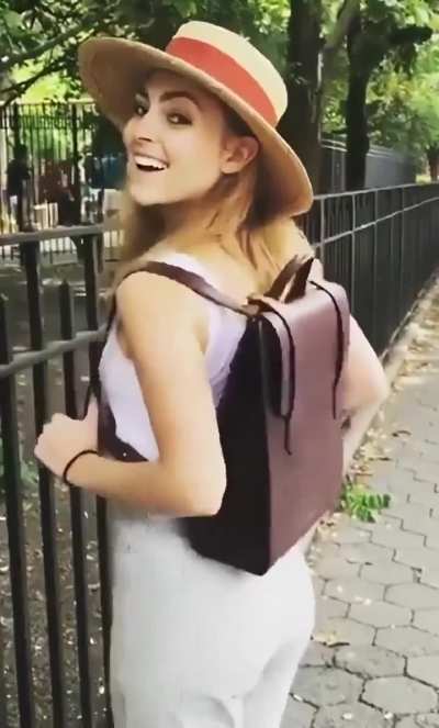 AnnaSophia's Social Media; Shaking It