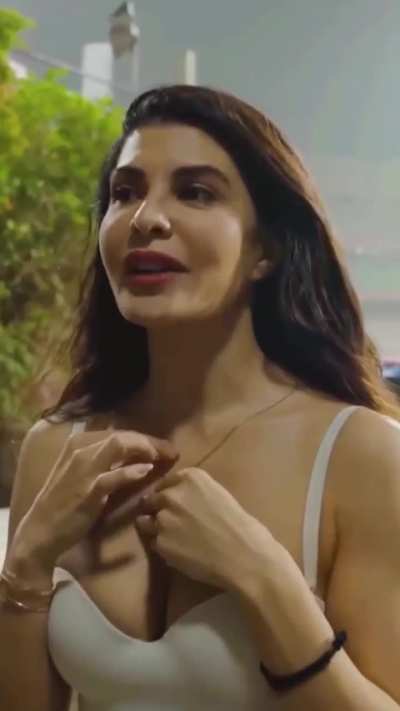 Jacqueline this outfit 🥵