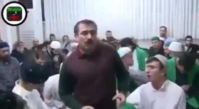 Kardeşim şimdi Müslüman adam beynini uyuşturacak şeyler yapmaz. Uyuşturucu, alkol haram dokunan kafir bir kere. Hem sen İki Ayyaş'ın dediğine mi güveniyorsun hocamız Nkdkdnlsltjtktkd Hazretlerine mi