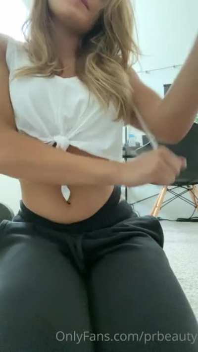 😈