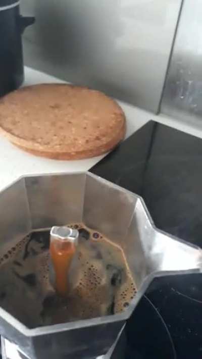 found espresso boiling off like this saticfying, so I thought of filming it, didn't think it'd end like this (also I was torn between this subreddit and r/perfectlycutscreams, so sorry if I posted it in the wrong subreddit)