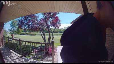 Ex-Boyfriend Is Shot By Ex-Gi<wbr>rlfri<wbr>end's Dad When He Tries To Break Into Her Home