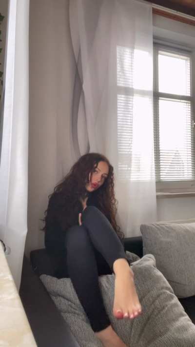 Smell my feet, i wanna hear you do it.