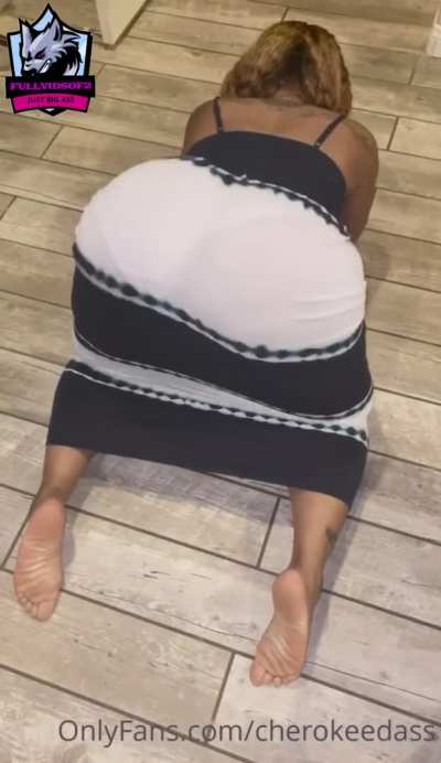 🍑👋🏽Guys look at how her big ass bounces!👋🏽🍑