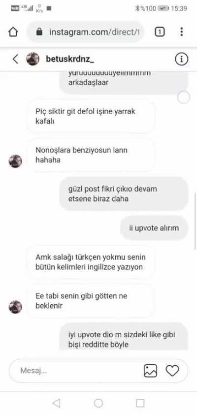 Hayatımda gördüğüm en hardcore normie bu kızı severek vakit kaybetmişim kız efsane sövmeye çalışıo hızlı geçmişim durdurup bakın