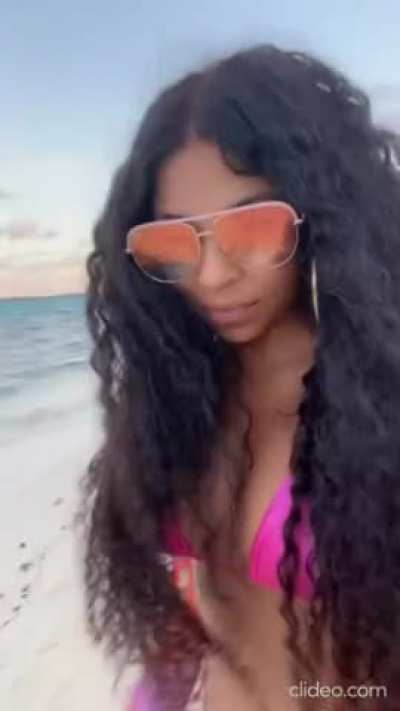 Ashanti, hot mama. 🥵🥵