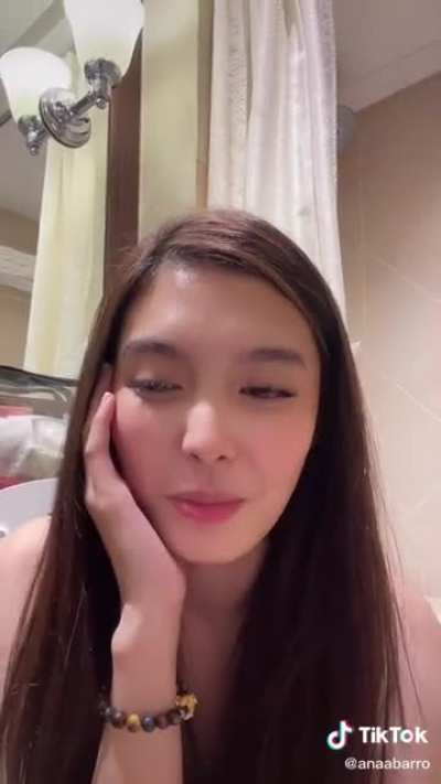Analyn Barro