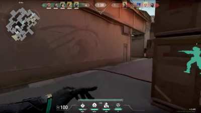 Viper moli can be shot straight up while running and it will land on the edge of the circle on the mini map when you run. can be used for peeks like this. (Diamond)