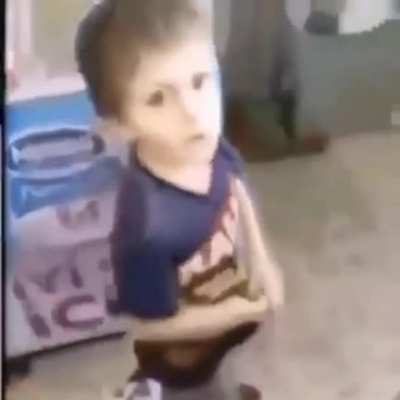 KGB aslanı bi çocukla karşılaşıyor