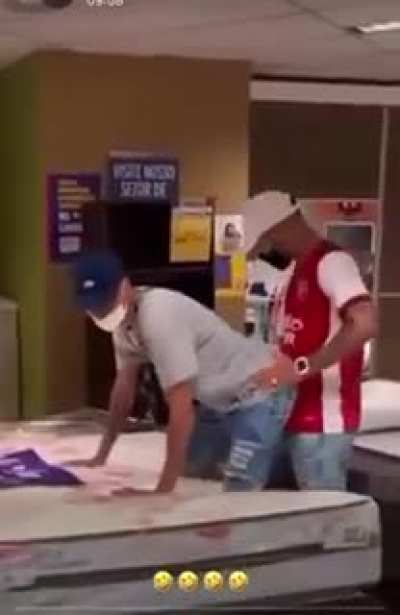 Mods comprando cama