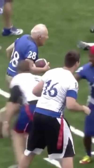 This 89 year-old WWII veteran who played for Kansas in 1948 gets to score one last touchdown.