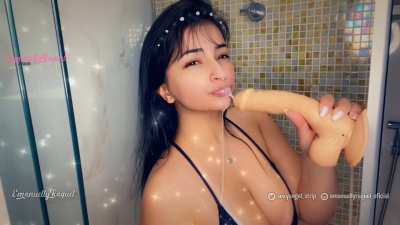 Essa semana a minha princesa Emanuelly Raquel leu os meus pensamentos e fez o mais intenso vídeo do estilo. Se no anterior teve a sensação de está lá esse você vai pirar se tanto tesão. Ela espera por vocês nos canais por assinatura. A mulher mais gostosa