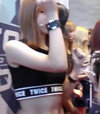 Mina (ft. Tzuyu & Momo) - black sports top, ✌️