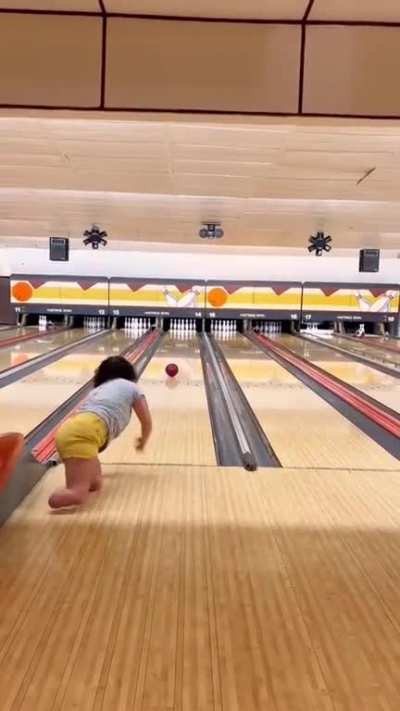 Amputay hitting a baller ass strike without prosthetics or a wheelchair.