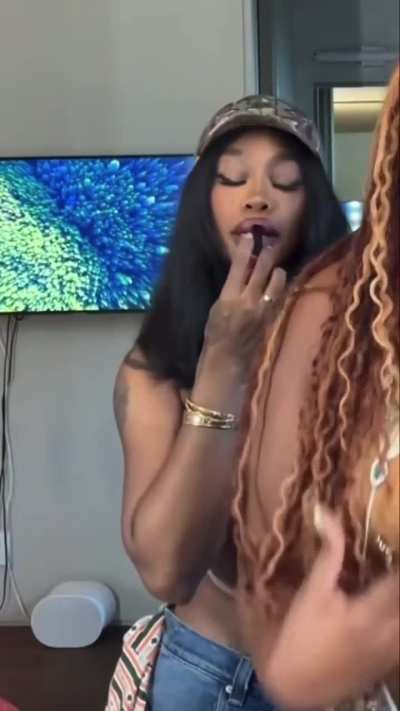 SZA showin off, shes got me WEAK