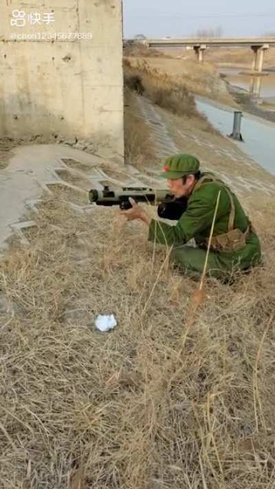 悄悄地进村，打枪地不要
