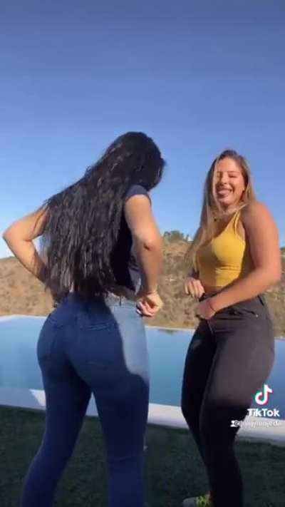 They both thick asf 🍑🍒