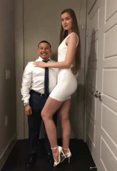 When r/AbsoluteUnits and Tinder collide....