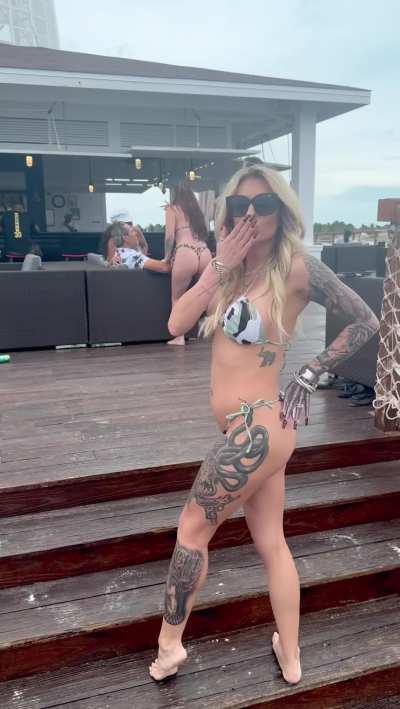 Pulling my pussy out at the public beach club