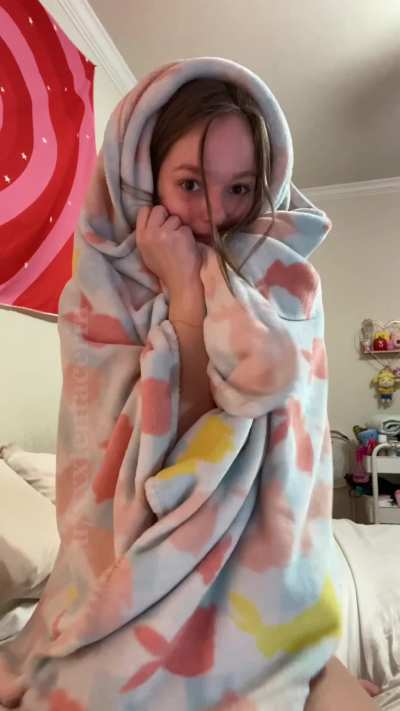 a comfy cozy peekaboo! :3