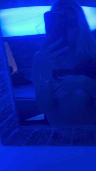 caught u scrolling on my Reddit ;) i made a spicy page not long ago so enjoy whilst it’s here 🤭( link in my bio and the comments )
