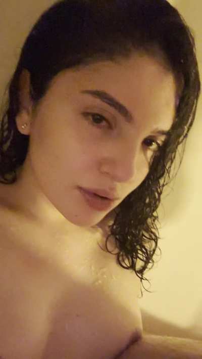 I'm too cute to shower alone