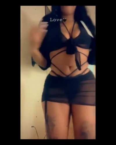 Ms Hustle body is super 🔥🔥🔥🔥S<wbr>he don't know how sexy she is💯♨️