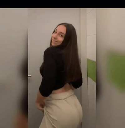 Anyone knows her name ?