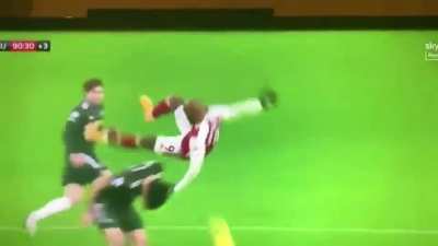 Maguire performing the Kane move, injuring Lacazette and its a Man U free kick