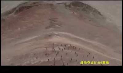 Interesting video: A clash between the Indian and Chinese armies at hill 5104 north of Pangong Tso. It is impossible to use weapons there, so cobblestones and sticks are used.