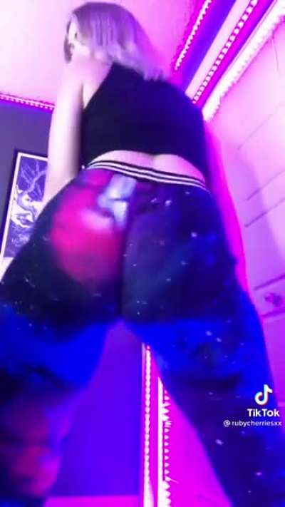 this ass right here 😍😍