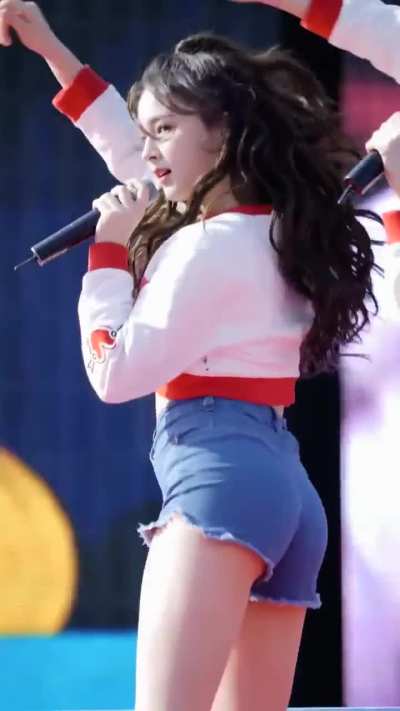 Nancy jeans 2