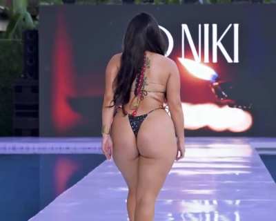 Miami Swim Week is approaching and I’m praying to the goddess 𝓔𝓻𝓲𝓯𝓲𝓵𝓲 𝓢𝓯𝓪𝓴𝓲𝓪𝓷𝓪𝓴𝓲𝓼 that she blesses us with her presence!