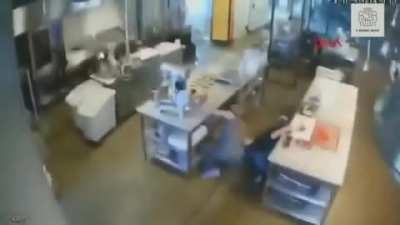 Camera footage from inside the restaurant at the time of the earthquake. Turkey/İzmir 30/10/2020