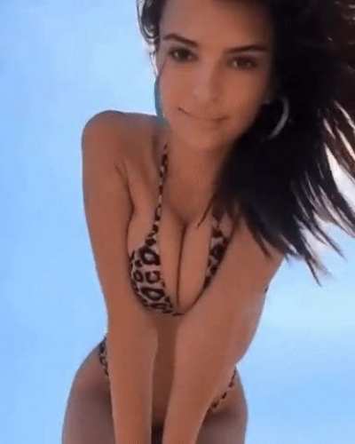 Emily Ratajkowski