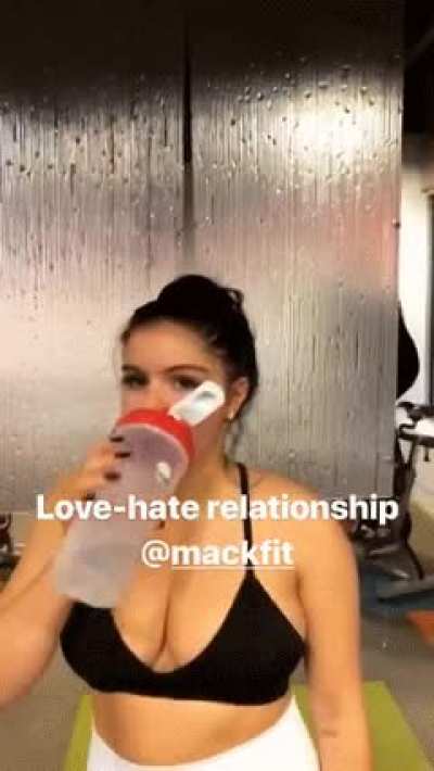 That sports bra can barely contain Ariel Winter's tits!