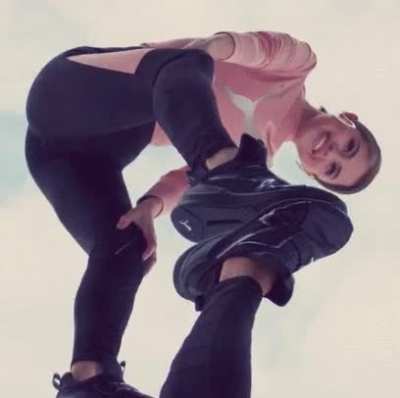 This has me so hard, I want to bury my face between her legs