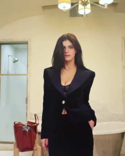 Alexandra Daddario (IG)